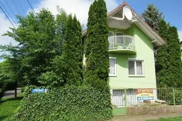 Zöld Apartmanház