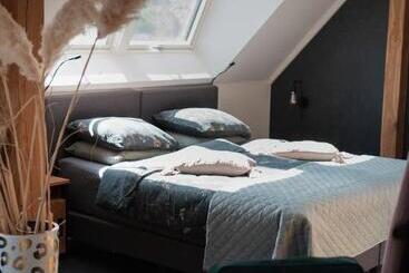 Bed and Breakfast Loft 32