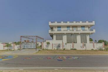 Collection O Hotel Gulmohar