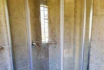 Pension (Hôtel basse catégorie) House 205