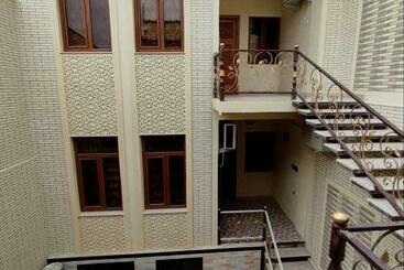 酒店 Oybinoq Guest House