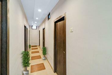 Hotel Oyo Flagship 90120  Shaurya