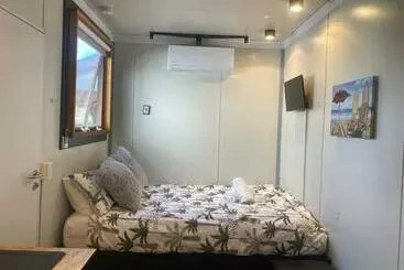 ペンション Beautiful Tiny House With Outdoor Area  Only 5 Minute Walk To The Beach!