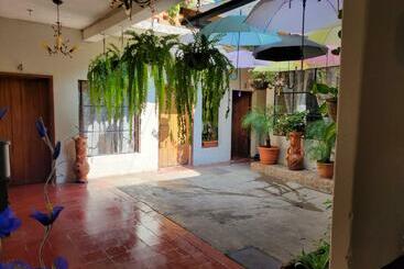 Hotel De Los Caballeros