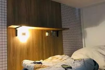 ユースホステル Che & James Female Guest House Colon, Cebu