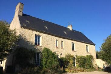 مبيت وإفطار Le Manoir Des Doyens Loft   Sleeps 8   Breakfast Included!