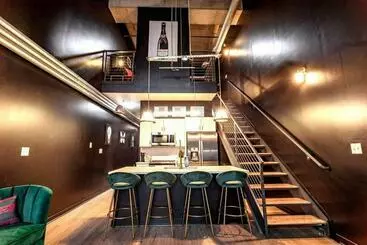 آپارتمان‌های توریست‌ها Gucci Loft