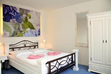 ベッドアンドブレックファースト Pension Altstadt Mönch In Top Lage Preis Inclusive 5 Prozent Bettensteuer Und Frühstück