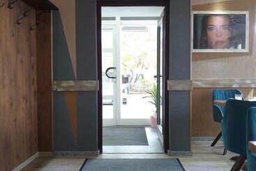 فندق Achilleon Iii