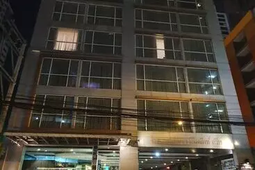 هتل Amora Neoluxe Suites