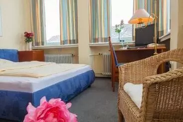 Отель Senator Marina