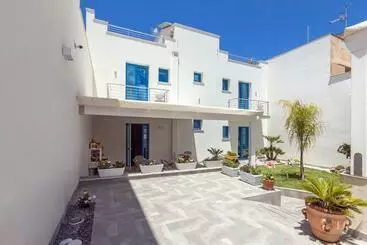 تختخواب و صبحانه Sirius Luxury Rooms