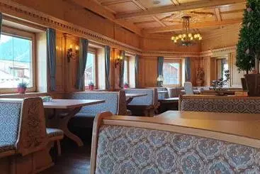 Hotelli Restaurant Edelweiß Garni