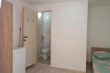 Pensió Emyra S Holiday Rooms