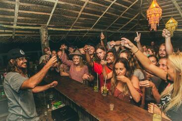 Surf & Party   Hostel Somewhere Else