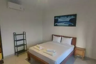 Surf & Party   Hostel Somewhere Else