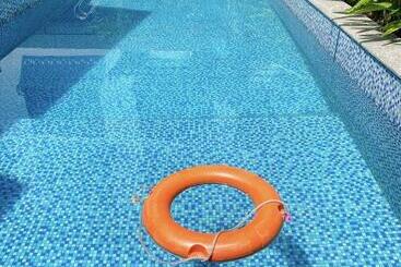 هتل آپارتمان Golden Star Villa Hue