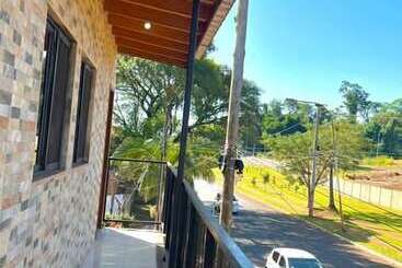 هتل آپارتمان Hiraya Apart