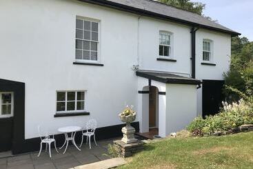 ツーリストアパートメント Hengoed Hideaway   Spacious 3 Bed House