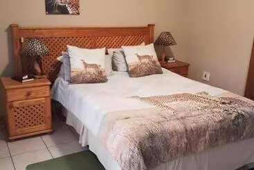 ペンション African Elephant Guesthouse