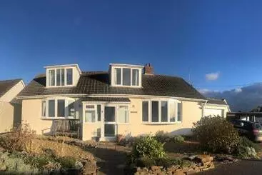 ツーリストアパートメント Baywatch Mawgan Porth Spacious Home Sleeps 9, Games Room, Parking & Garden