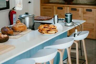 تختخواب و صبحانه Islow Coliving