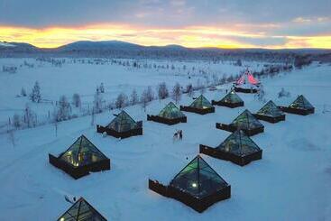 Отель Aurora Pyramid Glass Igloos
