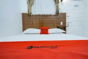 Hotelli Reddoorz Near Pantai Pandan Sibolga