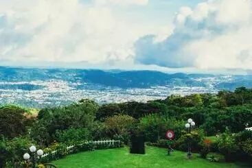 هتل Verdant & Wellness Experience
