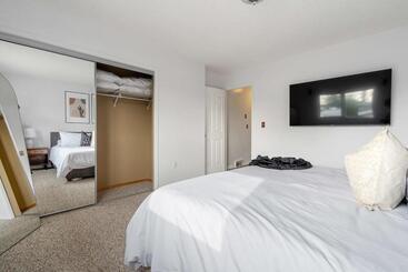 شقق خاصة سياحية The Jurassic I Sleep 9 I Backyard & Patio I 55 Tv