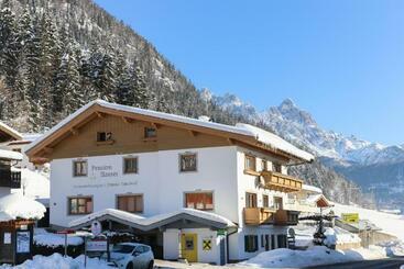 تختخواب و صبحانه Pension Hauser