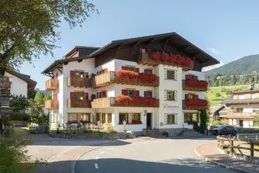 בית מלון כפרי Dolomiten