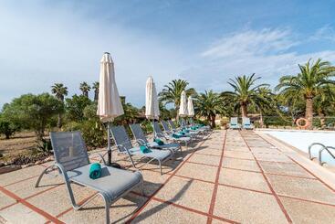 فندق ريفى Finca Hotel Predio Son Serra