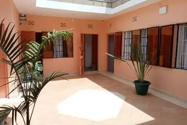 هتل Bustani