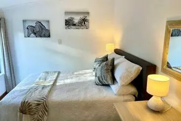 ペンション 17 Hawkes Head Self Catering