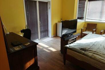 住宿加早餐  Queen Bereniki