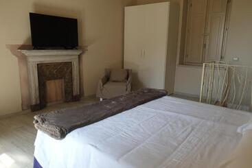 펜션 Olivola Apartments