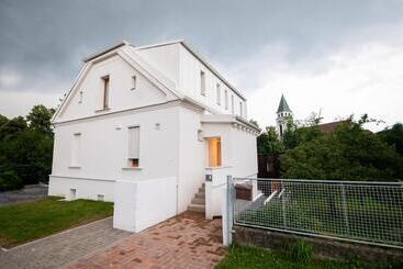 Vakantie-appartementen Tiny House, Podkrovní Apartmán A Apartmán S Výhledem Do Zahrady