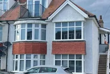ツーリストアパートメント Lovely Bijou Loft Apt, One Road Back From The Sea