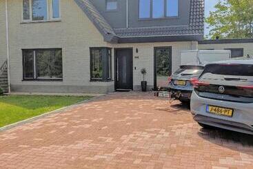 تختخواب و صبحانه Bed&bubbels 256