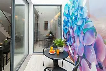 پانسیون Faro Clara Suites