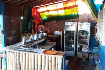 פנסיון Barracuda Beach Hostel