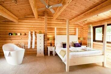 리조트 Weybread Lakes