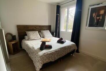 ツーリストアパートメント Gite Couleur Terre à 10mn De Gordes