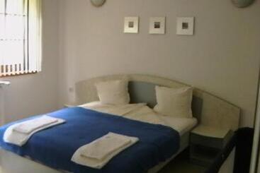 Пансион Rooms For Guests Bakhus