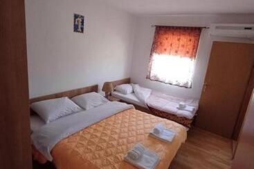 پانسیون Villa Ana