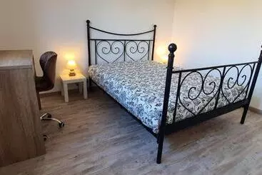 ツーリストアパートメント Appartement Spacieux Carpentras + Balcon