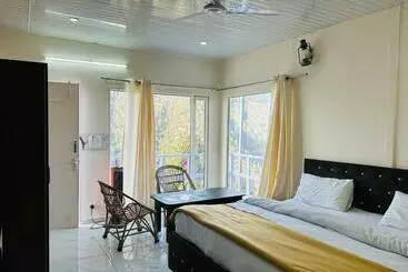 In Apple Estate Kanatal Himalayan View Resort With Courteous Staff