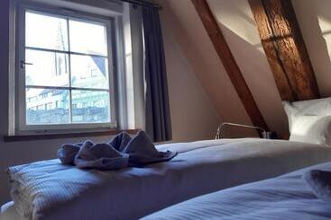 호텔 Schiefes Haus