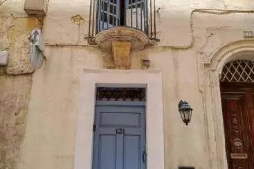 آپارتمان‌های توریست‌ها Romantic And Historical Maisonette In The Center Of Valletta Mbal1 1